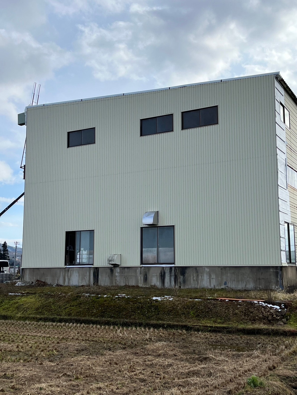 工場の屋根外壁改修工事をしました！（1期工事完了）